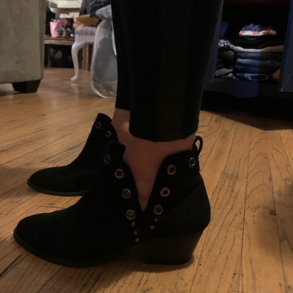 Ankle booties CL by laundry 8.5